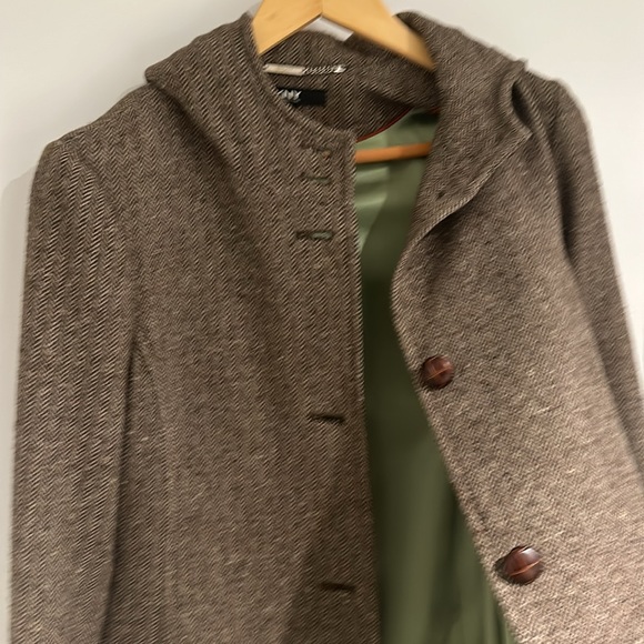 DKNY wool tweed coat! Beautiful condition. Great for Fall or Spring weather. - Picture 4 of 5